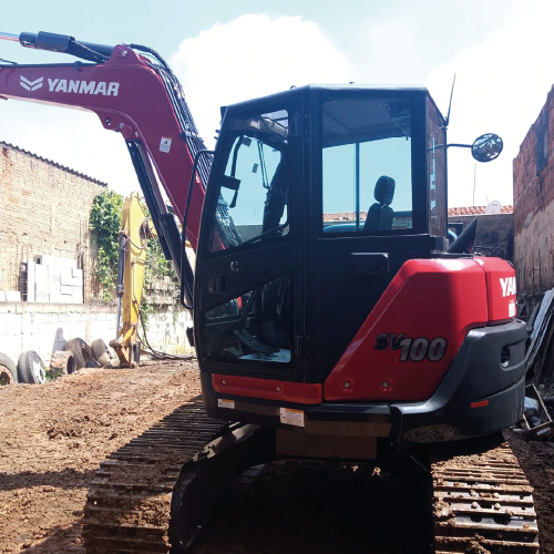 Mini escavadeira Yanmar utilizada em serviços de terraplenagem pela Empreiteira JSFZ